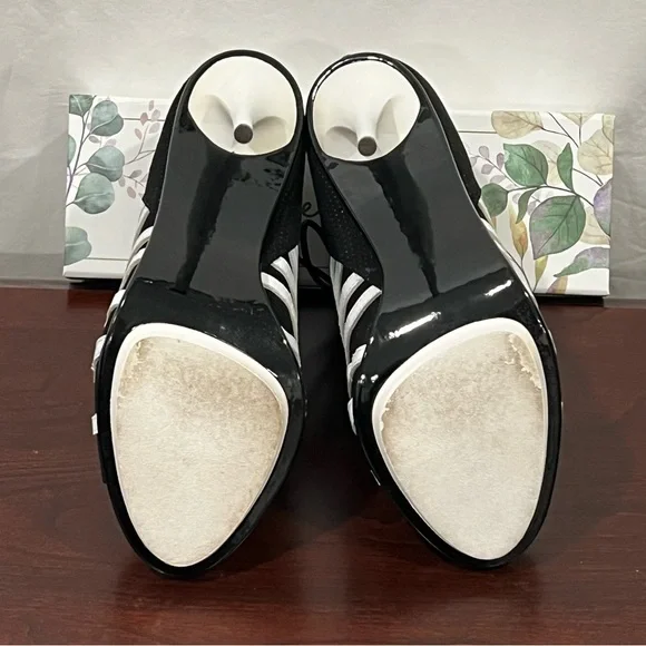 Gwen Stephani Shoes GX by Gwen Stephani Boot.  Black & White Size 8 - Picture 7 of 8